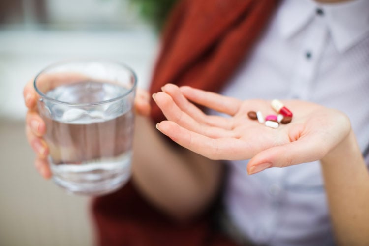 Có nên uống thuốc khi đang cho con bú không?