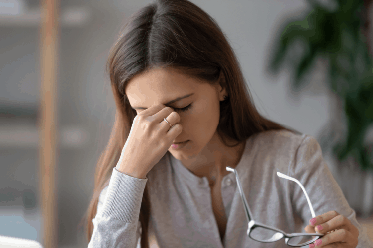 cô gái chóng mặt